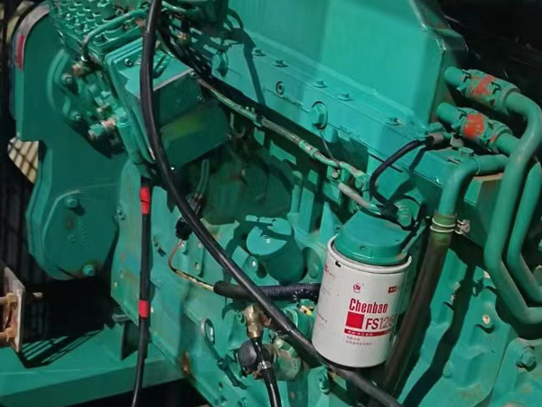 城关如何确定新的发电机组控制系统是否与原系统兼容？