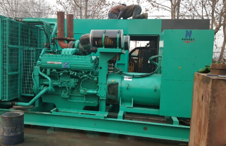 城关发电机组如何判断水冷式机油散热器内部是否需要清洗？